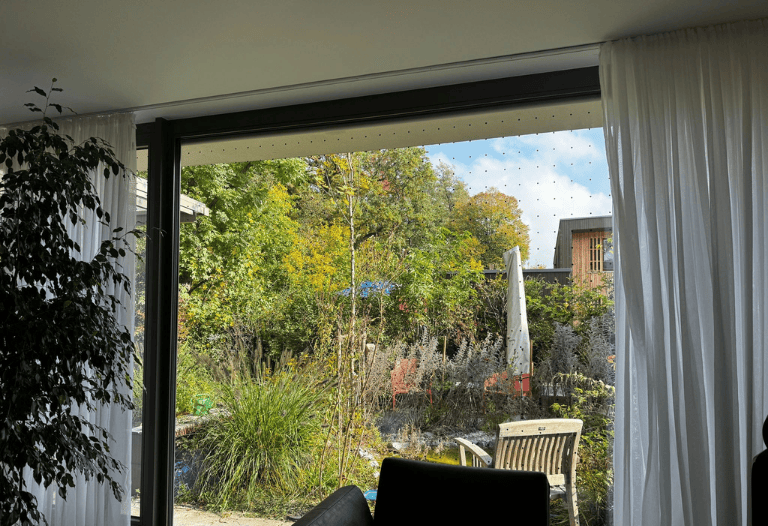 SEEN Vogelschutzmarkierungen als Bändchen-Set in einem Privathaus - Innensicht