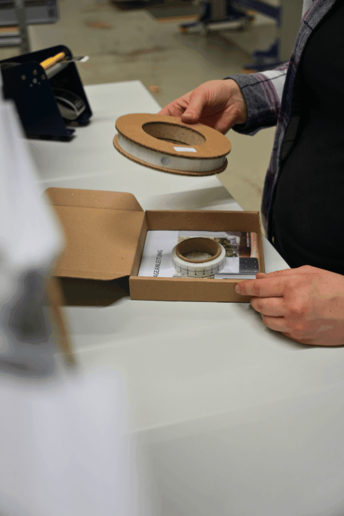 Verpacken des SEEN Bändchen-Sets