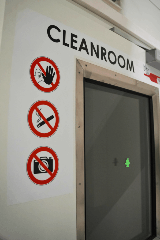 SEEN Standort in Frastanz - Reinraum Nahaufname der Tür